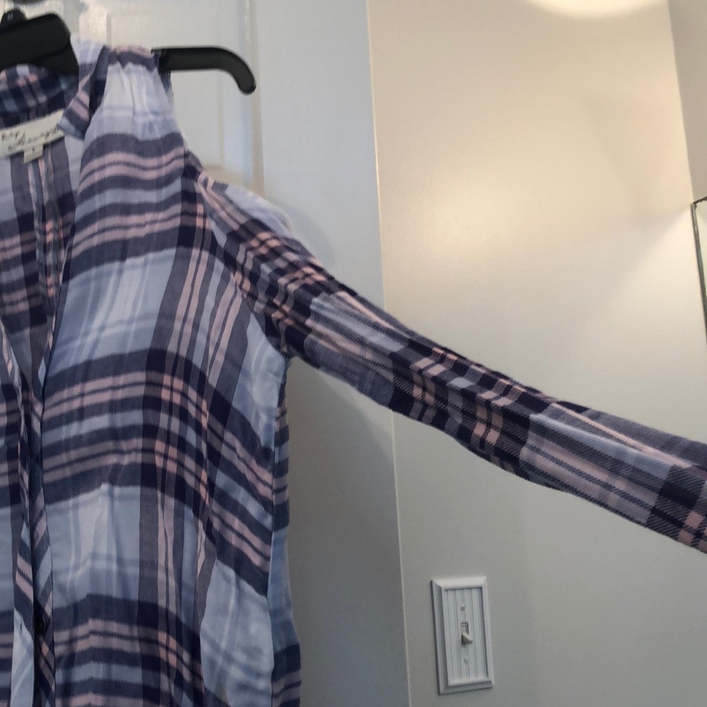 Vintage Havana Small plaid peek a boo shoulder top - Picture 2 of 4